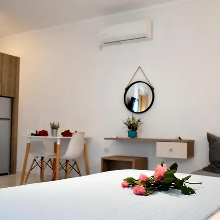 The Blue 阿约伊阿波斯托洛伊