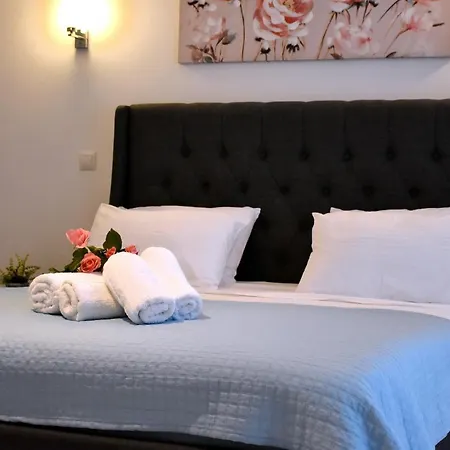 The Blue * 阿约伊阿波斯托洛伊